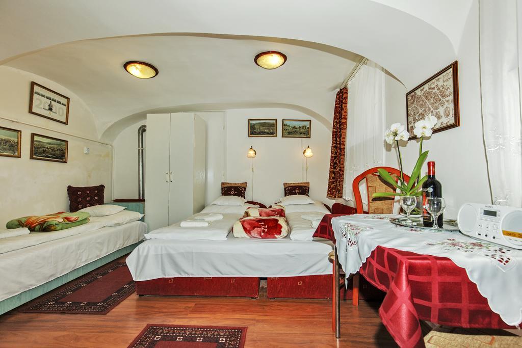 Barokk Vendeghaz Hotel Eger Buitenkant foto
