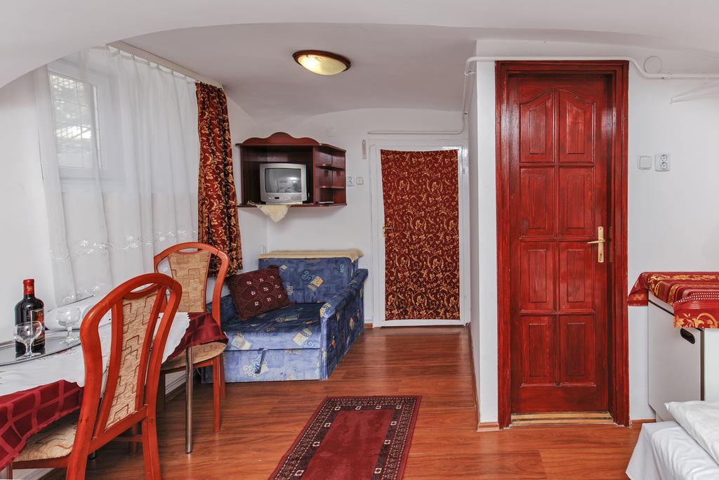 Barokk Vendeghaz Hotel Eger Buitenkant foto