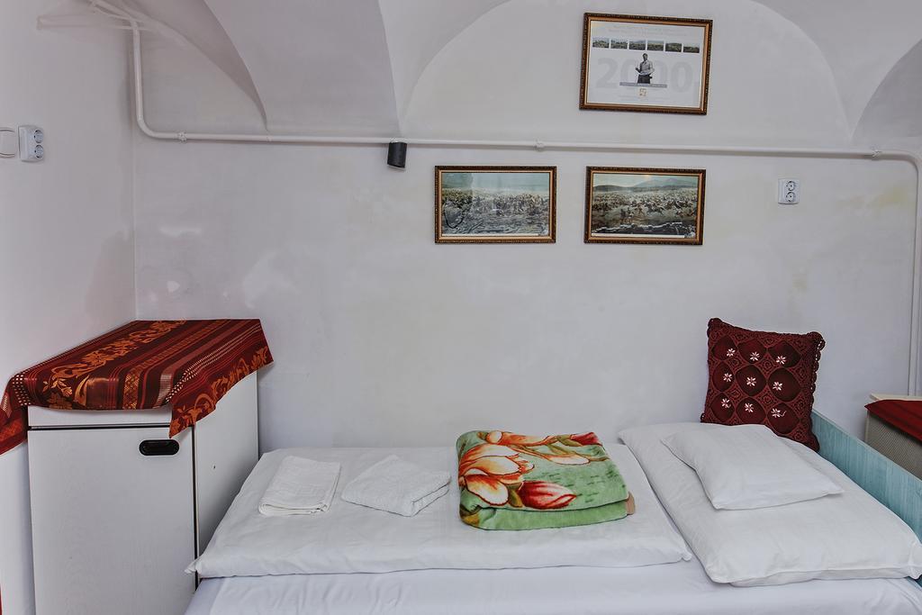 Barokk Vendeghaz Hotel Eger Buitenkant foto