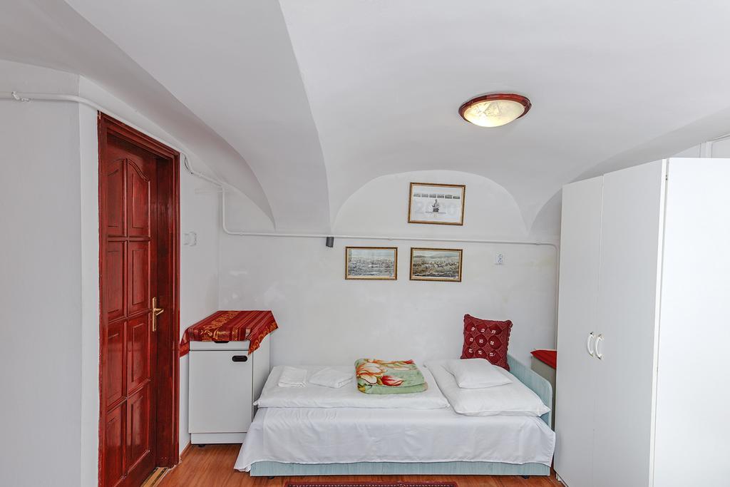 Barokk Vendeghaz Hotel Eger Buitenkant foto