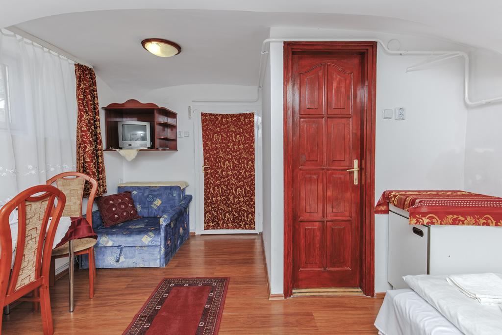 Barokk Vendeghaz Hotel Eger Buitenkant foto