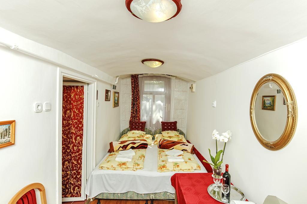 Barokk Vendeghaz Hotel Eger Buitenkant foto