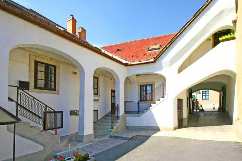 Barokk Vendeghaz Hotel Eger Buitenkant foto